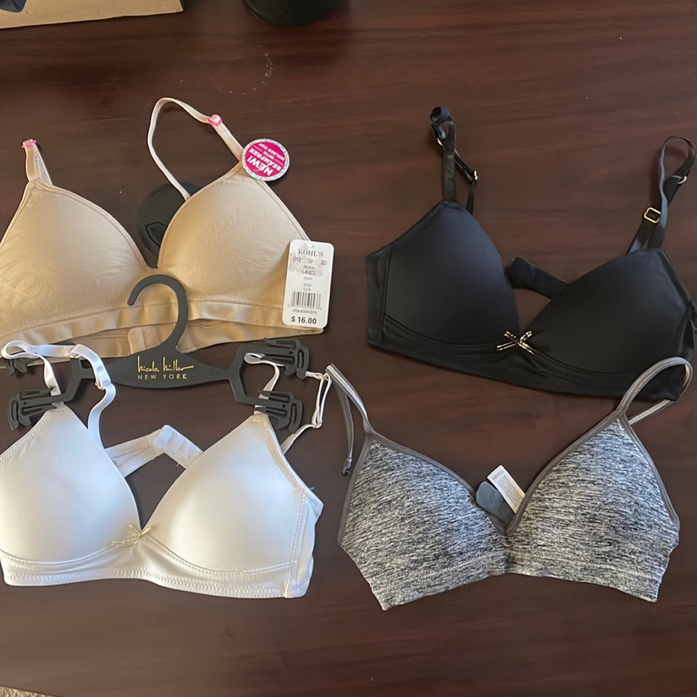 Girls Youth bras lightly padded. Kohls and Nicole Miller 2 new 2 nwt.